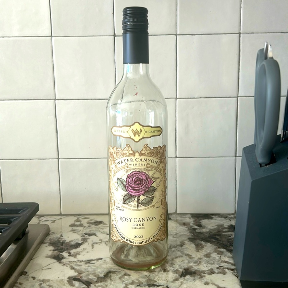 🌟 Rose wine bottle from Hildale Utah